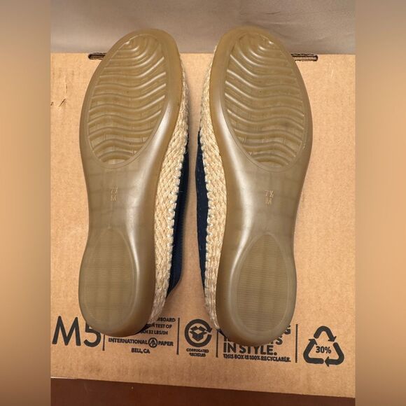 Vaneli Sport Navy Perforated  laser cut suede Slip-On espadrille loafers 7.5 - Picture 7 of 7